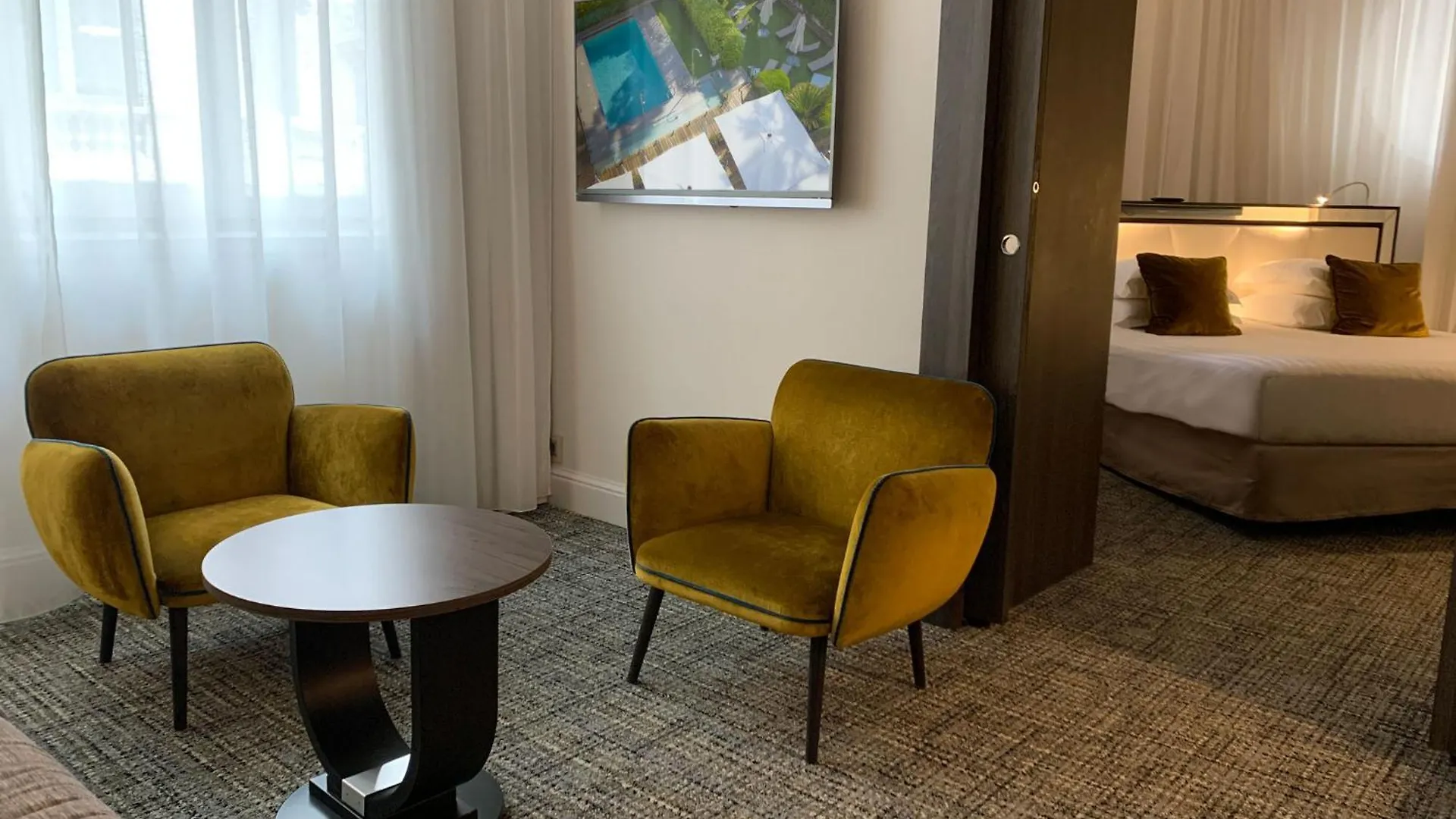 Hotel Le Canberra Cannes 4*,