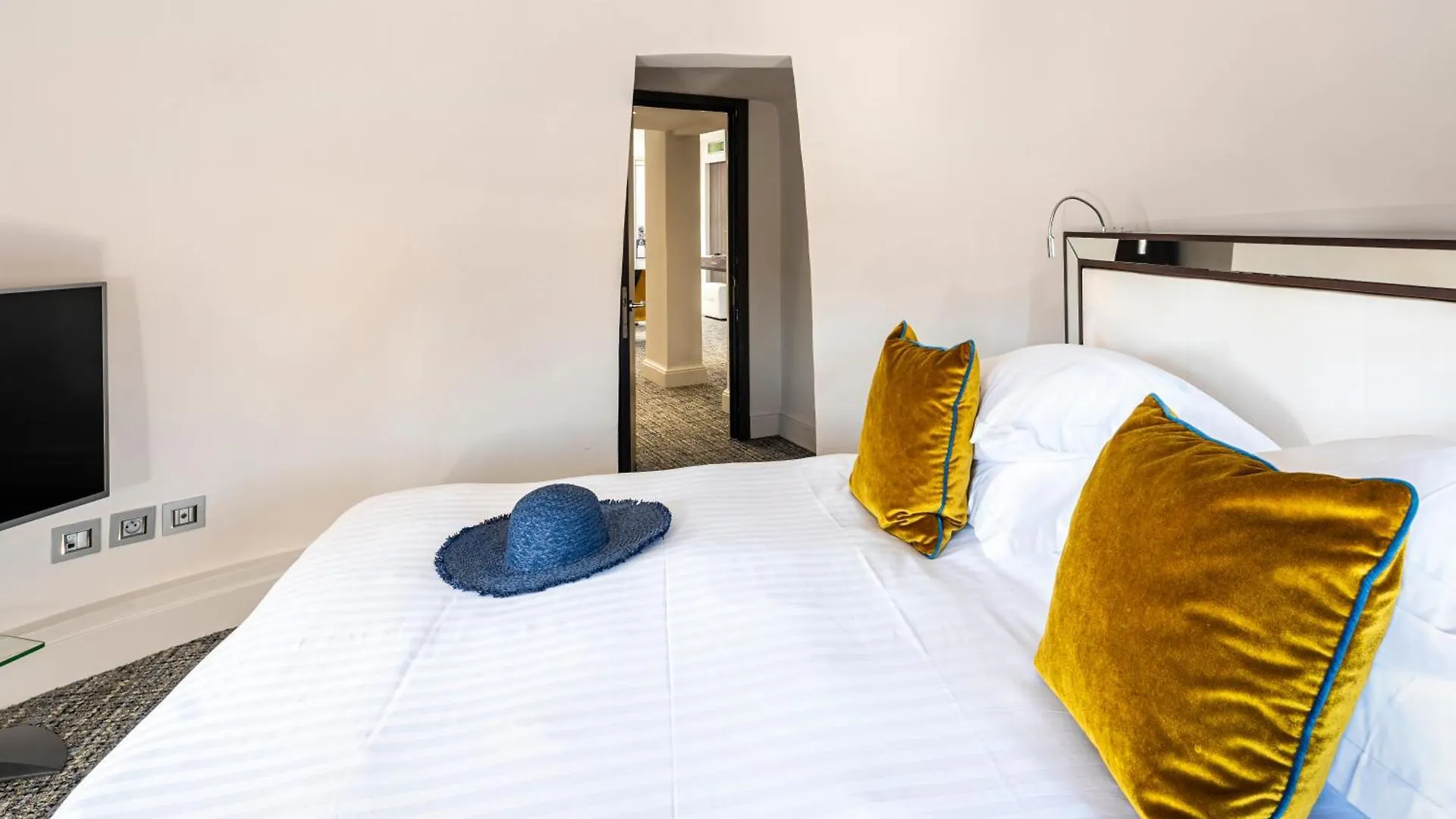 **** Hotel Hôtel Le Canberra Cannes France