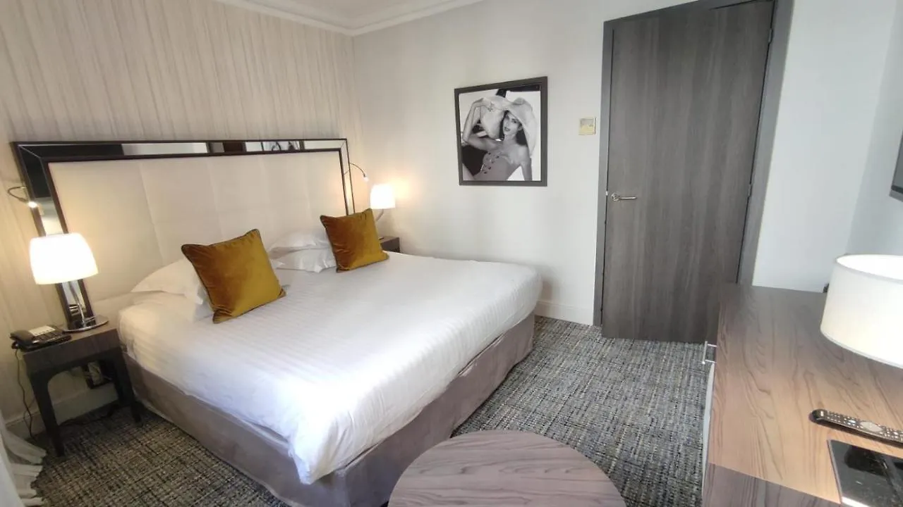 Hotel Le Canberra Cannes 4*,