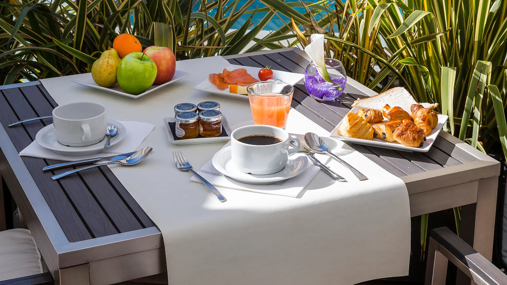 Hotel Le Canberra Cannes 4*,