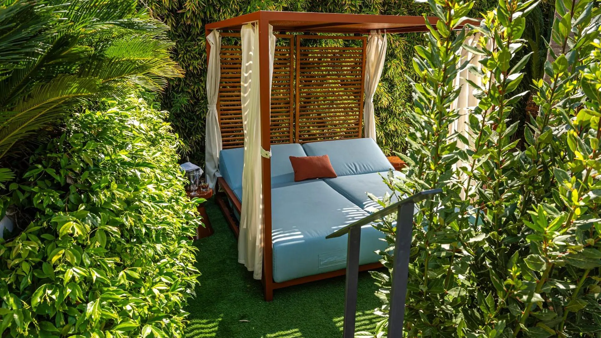 Hotel Le Canberra Cannes 4*,  France